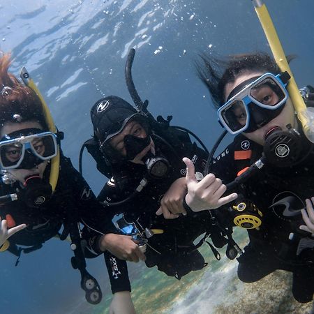 פוארטו גאלרה Badladz Beach And Dive Resort מראה חיצוני תמונה