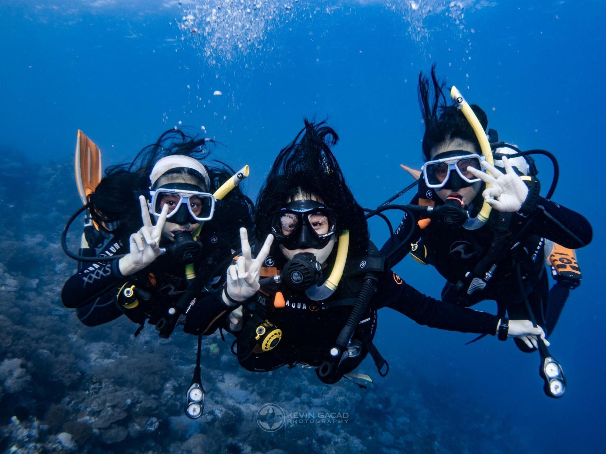 פוארטו גאלרה Badladz Beach And Dive Resort מראה חיצוני תמונה