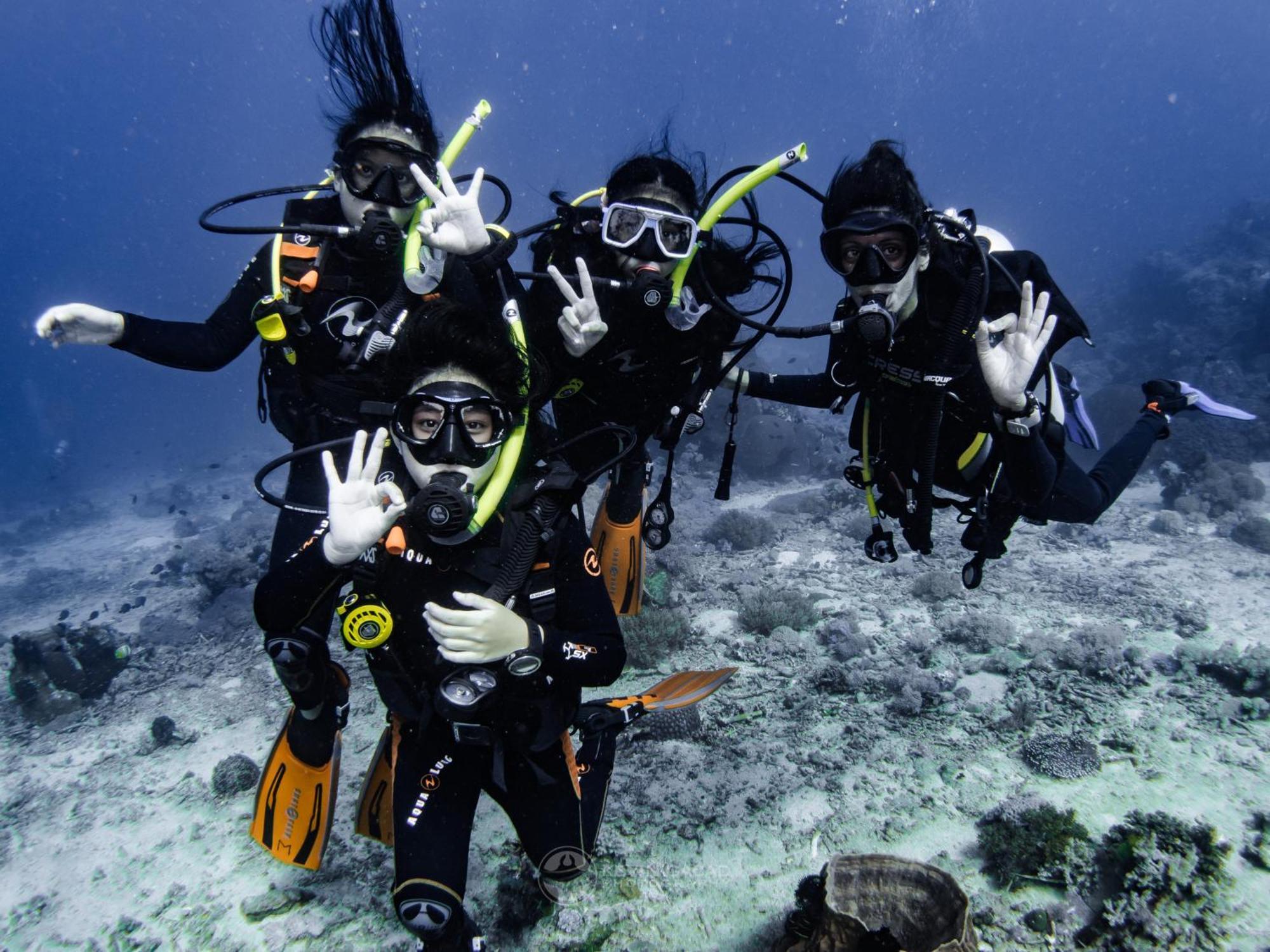 פוארטו גאלרה Badladz Beach And Dive Resort מראה חיצוני תמונה