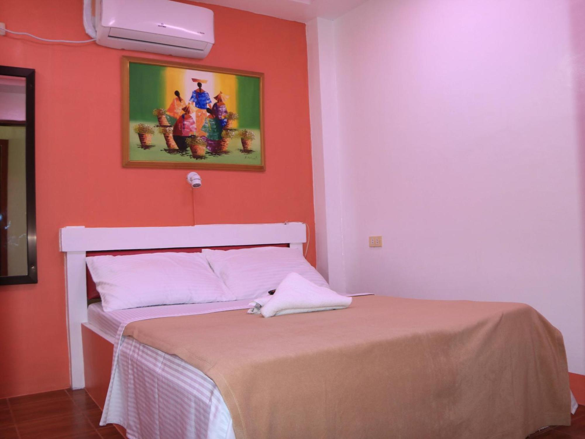פוארטו גאלרה Badladz Beach And Dive Resort חדר תמונה