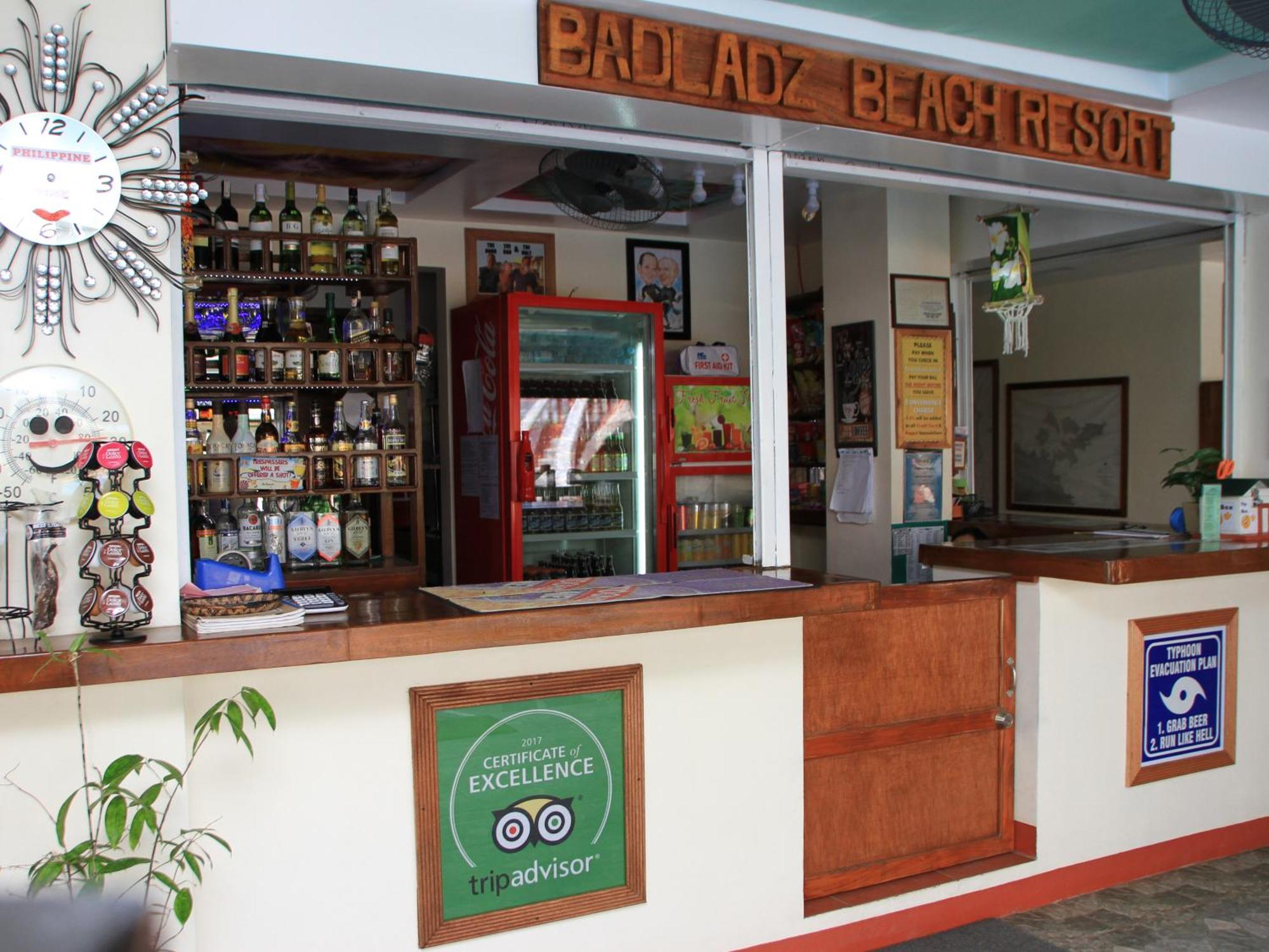 פוארטו גאלרה Badladz Beach And Dive Resort מראה חיצוני תמונה