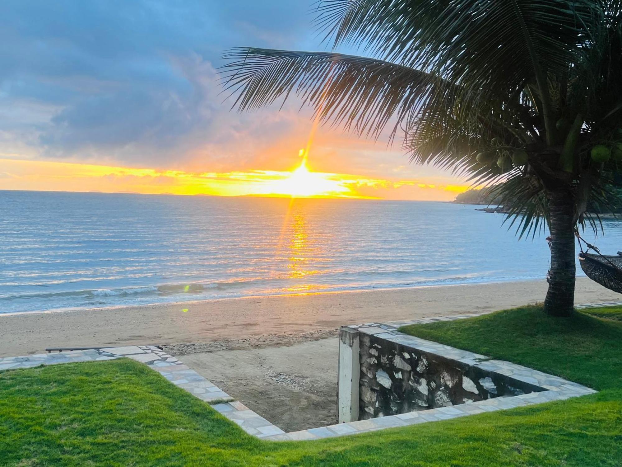 פוארטו גאלרה Badladz Beach And Dive Resort מראה חיצוני תמונה