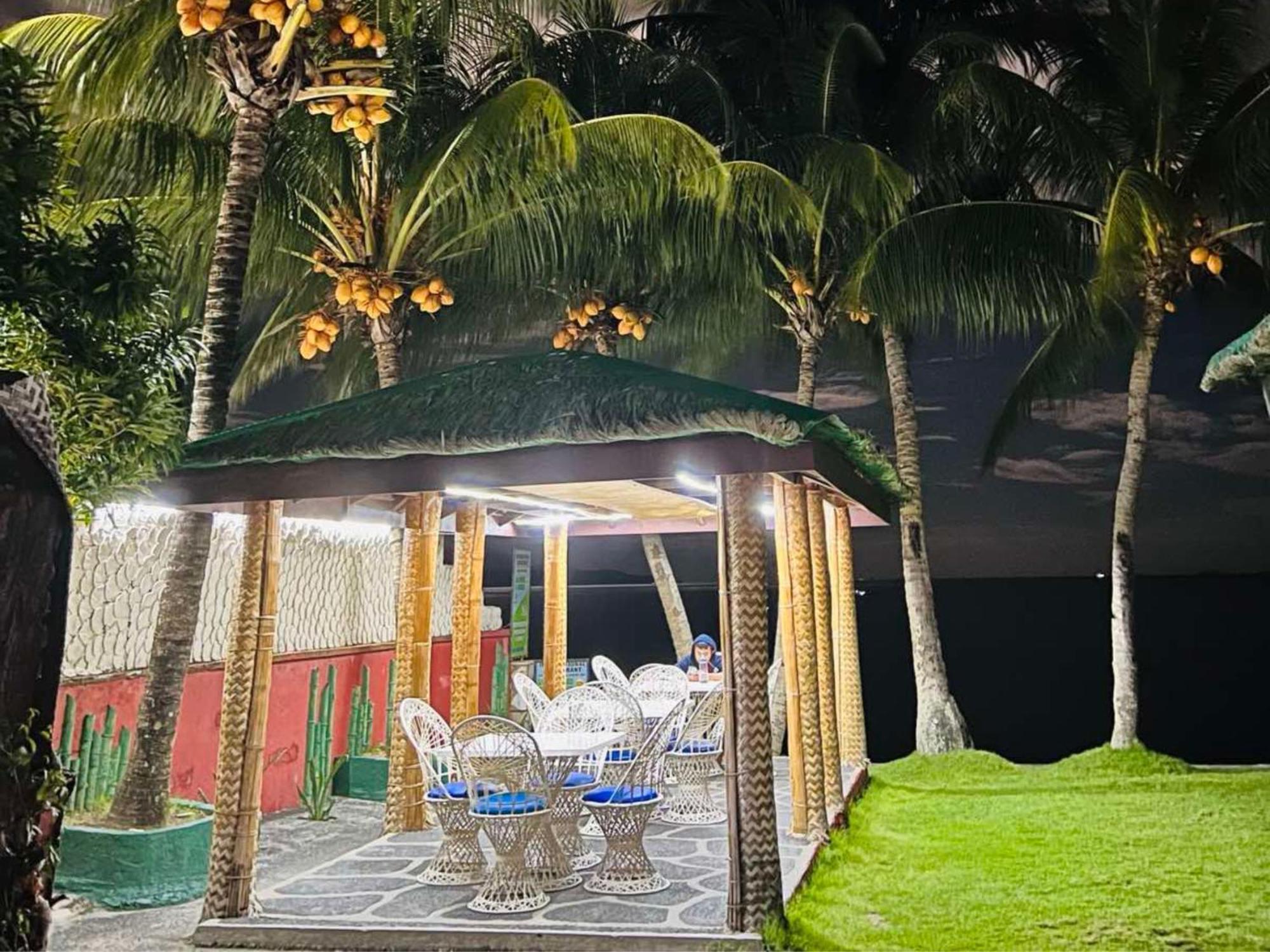 פוארטו גאלרה Badladz Beach And Dive Resort מראה חיצוני תמונה