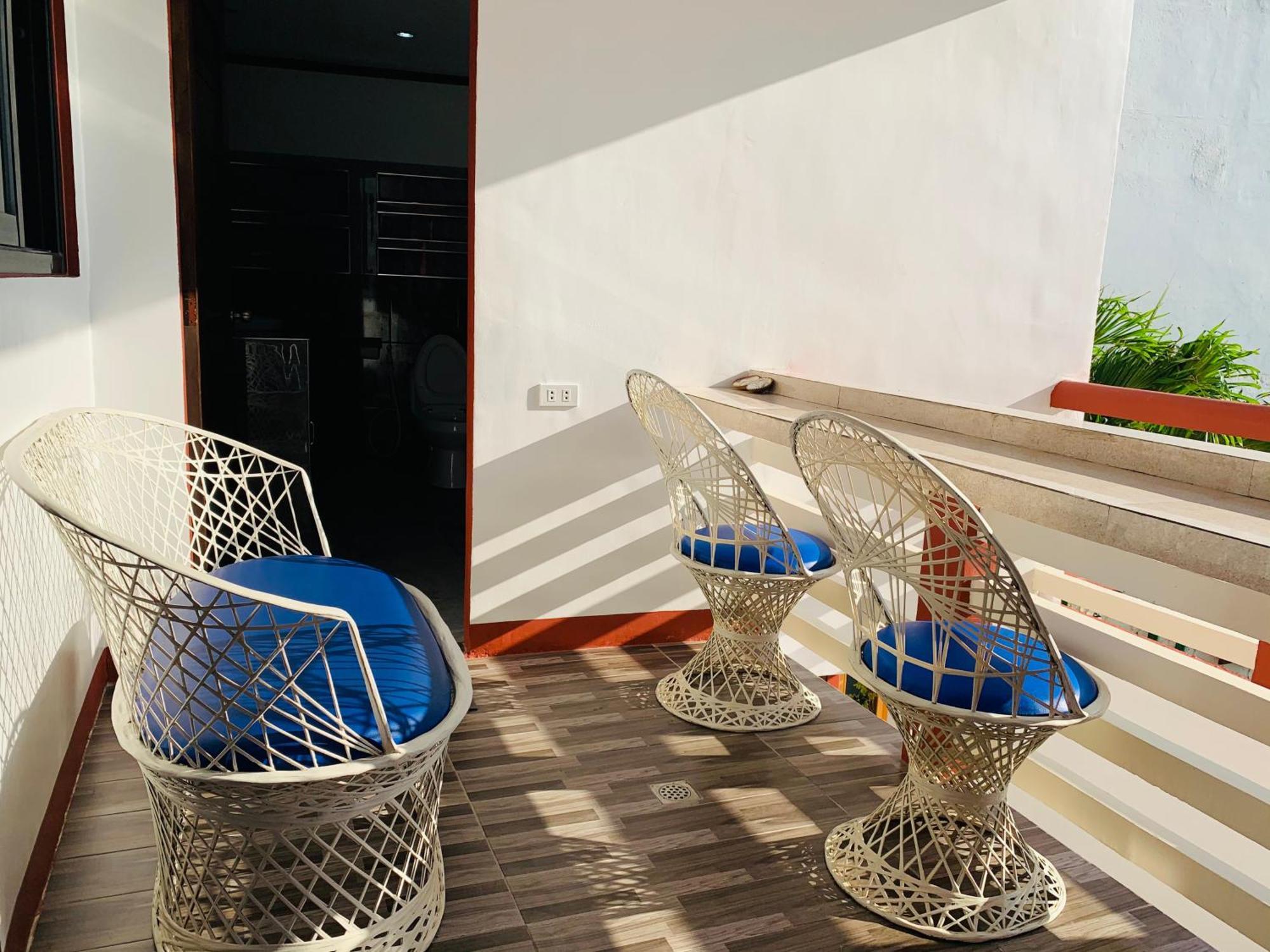 פוארטו גאלרה Badladz Beach And Dive Resort חדר תמונה